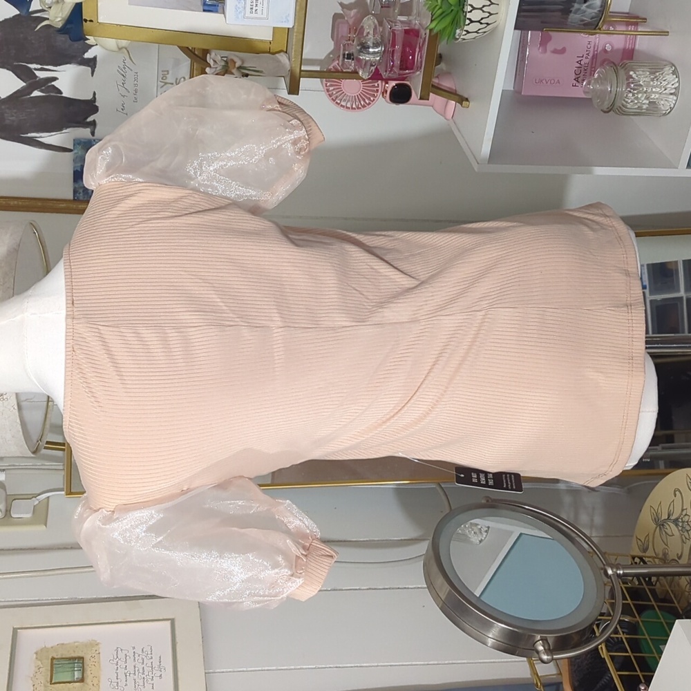 Express Puff Sleeve Top - Picture 3 of 8